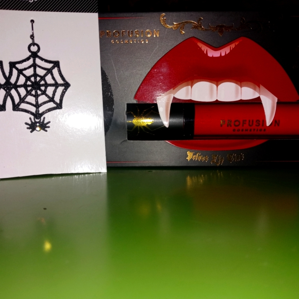 Scary Vampire Lip Gloss Red & Scary Spider Earring Set Bundle